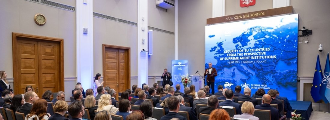 Vertreterinnen und Vertreter europ&auml;ischer Rechnungsh&ouml;fe bei einer Konferenz zum Thema Sicherheit der EU-Mitgliedstaaten.