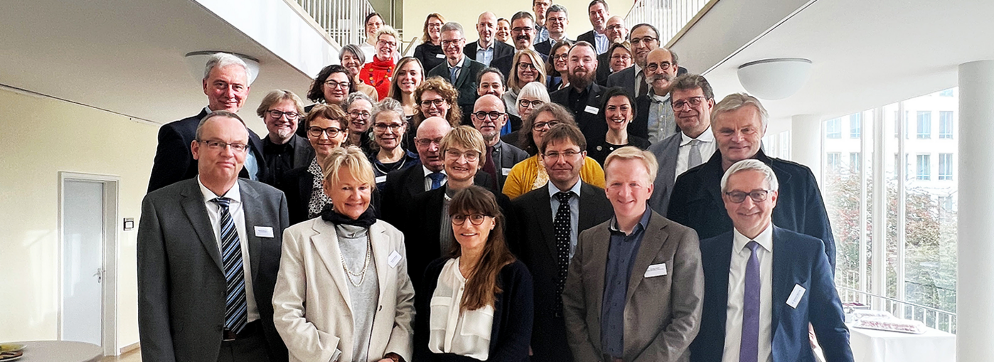 Das Gruppenfoto zeigt die Teilnehmenden das Treffens der Rechnungsh&ouml;fe zum Thema Nachhaltigkeit.