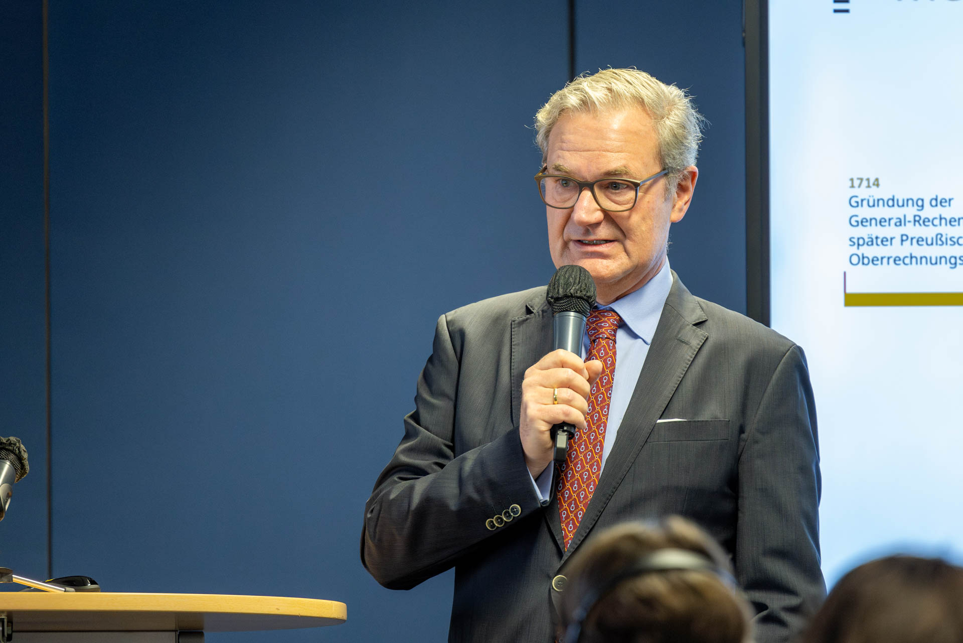 Bundesrechnungshofpräsident Kay Scheller stellt den Peer Review-Bericht vor. Bundesrechnungshofpräsident Kay Scheller stellt den Peer Review-Bericht vor.